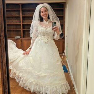 Elegant White Lace Wedding Dress